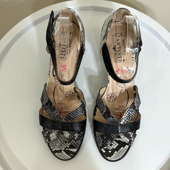 *Rock bottom price!* L'Artiste Spring Step Snake Print Sandal Size 9.5-10 EU 41 - Picture 2 of 11